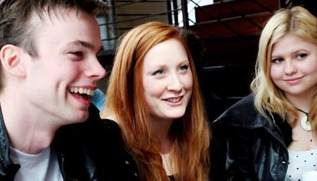 PÅ TERSKELEN: Benjamin Bye Åsali (20), Kristin Edvardsen (19) og Martine Birketvedt Eklund (19) er på vei ut i et usikkert yrke, men velger å tro at det fortsatt blir behov for journalister. Foto: Kathrine Geard PÅ TERSKELEN: Benjamin Bye Åsali (20), Kristin Edvardsen (19) og Martine Birketvedt Eklund (19) er på vei ut i et usikkert yrke, men velger å tro at det fortsatt blir behov for journalister. Foto: Kathrine Geard