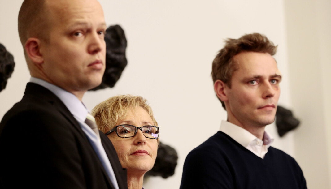 Liv Signe Navarsete flankert av Senterparti-leder Trygve Slagsvold Vedum (til venstre) og fratrådt nestleder Ola Borten Moe. Foto: NTB scanpix / Håkon Mosvold Larsen Liv Signe Navarsete flankert av Senterparti-leder Trygve Slagsvold Vedum (til venstre) og fratrådt nestleder Ola Borten Moe. Foto: NTB scanpix / Håkon Mosvold Larsen