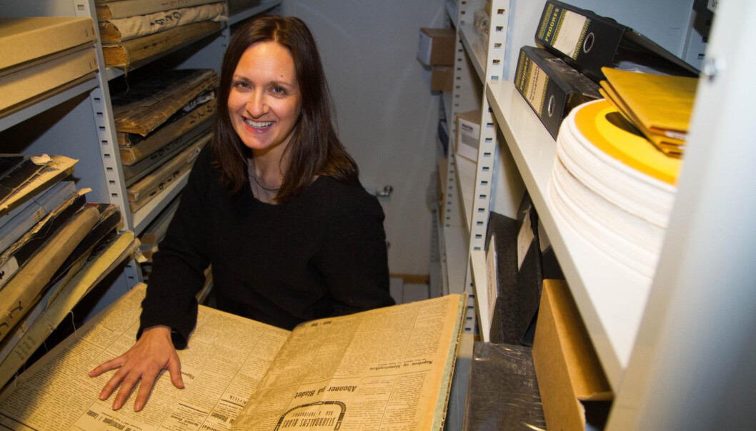 Linn Katrine Yttervik på jakt etter gamle skatter fra arkivet til lokalavisa som feiret 125 år i fjor. Foto: Privat Linn Katrine Yttervik på jakt etter gamle skatter fra arkivet til lokalavisa som feiret 125 år i fjor. Foto: Privat