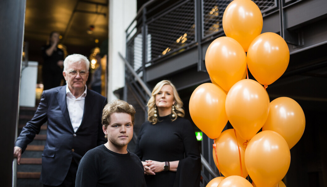 Trygve Hegnar (t.v) startet Kapital i 1971. Nå lanseres en ny utgave av bladet, sammen med et digitalt magasin på nett. Foran prosjektleder Jon Trygve Hegnar og redaktør Vibeke Holth. Foto: Kristine Lindebø Trygve Hegnar (t.v) startet Kapital i 1971. Nå lanseres en ny utgave av bladet, sammen med et digitalt magasin på nett. Foran prosjektleder Jon Trygve Hegnar og redaktør Vibeke Holth. Foto: Kristine Lindebø