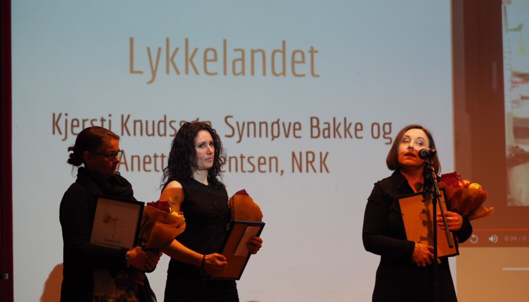 Kjersti Knudssøn, Synnøve Bakke og Anette Berentsen fra NRK mottok pris fredag. Foto: Bergen journalistlag Kjersti Knudssøn, Synnøve Bakke og Anette Berentsen fra NRK mottok pris fredag. Foto: Bergen journalistlag