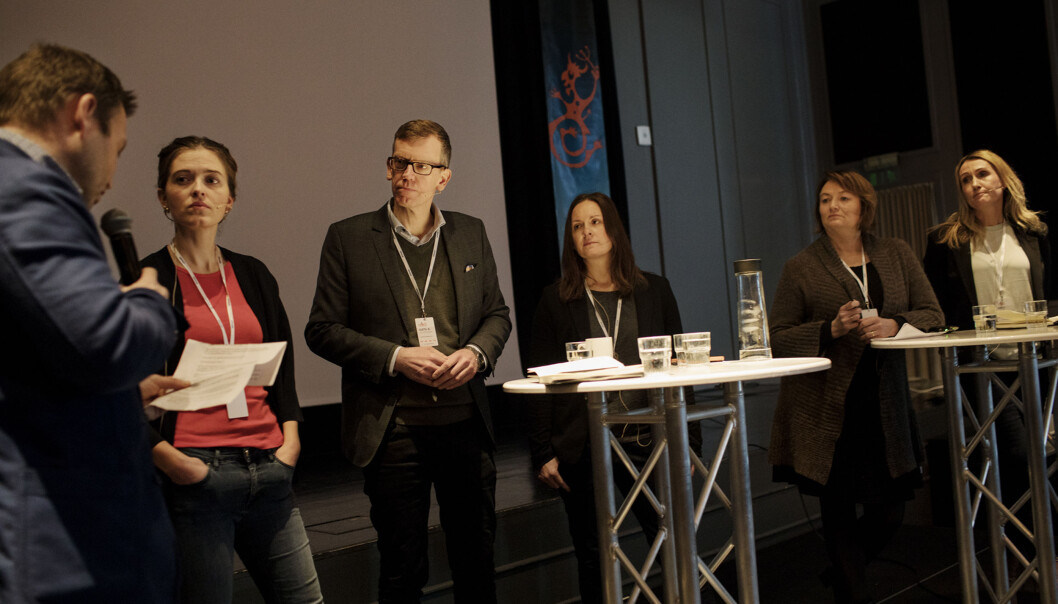 F.v. debattleder Stein Rysstad Larssen, Tora Håndlykken, Kjetil B. Alstadheim, Linn Kathrine Yttervik, Merete Verstad og Kirsti Husby under #metoo-debatten. Foto: Andrea Gjestvang F.v. debattleder Stein Rysstad Larssen, Tora Håndlykken, Kjetil B. Alstadheim, Linn Kathrine Yttervik, Merete Verstad og Kirsti Husby under #metoo-debatten. Foto: Andrea Gjestvang