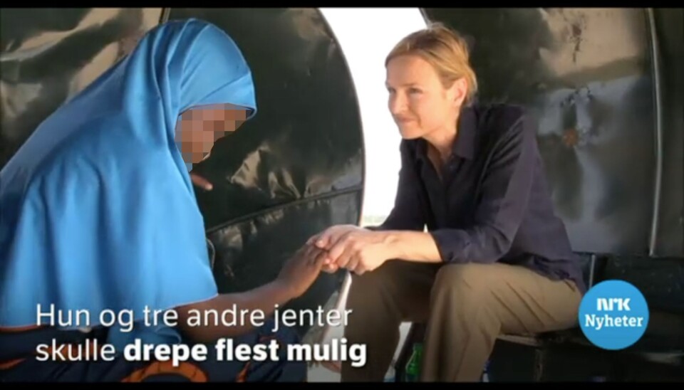 NRK Dagsrevyen intervjuet 11-åring som hadde unnsluppet et selvmordsoppdrag for terrororganisasjonen Boko Haram. Jenta var navngitt og avbildet i innslaget. Journalisten har her anonymisert jenta. FOTO: Skjermdump, NRK.no NRK Dagsrevyen intervjuet 11-åring som hadde unnsluppet et selvmordsoppdrag for terrororganisasjonen Boko Haram. Jenta var navngitt og avbildet i innslaget. Journalisten har her anonymisert jenta. FOTO: Skjermdump, NRK.no