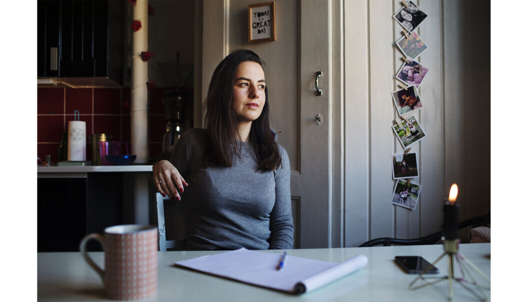 Her ved kjøkkenbordet på Torshov forbereder Hilde Unosen mange av reportasjene sine. Foto: Andrea Gjestvang Her ved kjøkkenbordet på Torshov forbereder Hilde Unosen mange av reportasjene sine. Foto: Andrea Gjestvang