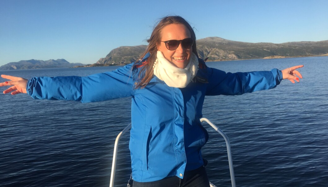 iTromsøs journalist Silje Løvstad Thjømøe på vei ut til øya Gåsvær, som synes til venstre i bakgrunn. Bildet er tatt av iTromsøs fotograf Ronald Johansen. iTromsøs journalist Silje Løvstad Thjømøe på vei ut til øya Gåsvær, som synes til venstre i bakgrunn. Bildet er tatt av iTromsøs fotograf Ronald Johansen.