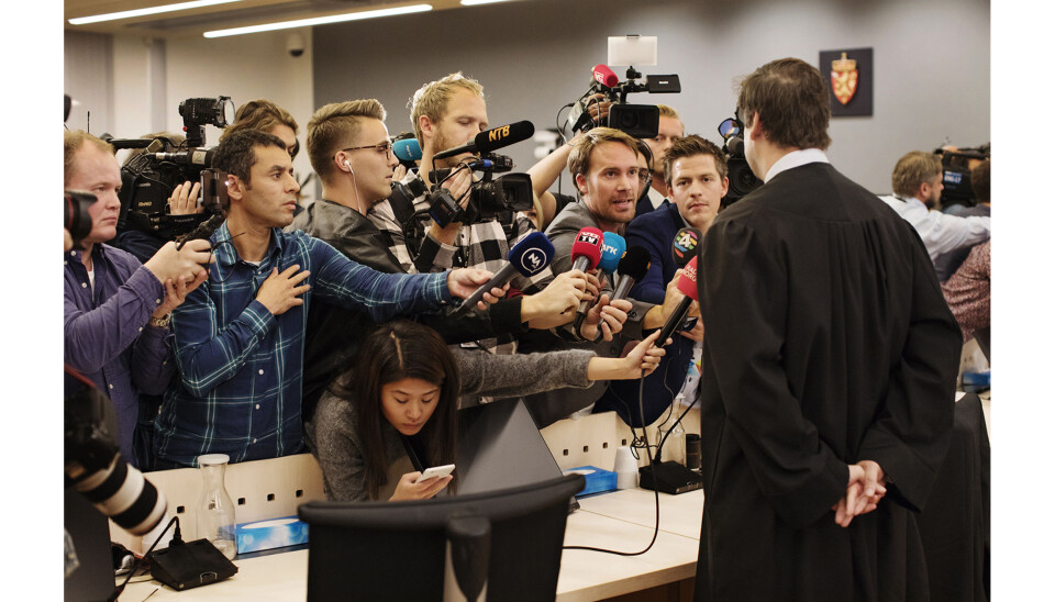Slaget om Elden: – Vi tapte slaget i denne omgang men vi håper at vi vinner krigen, sa Jensens forsvarer John Christian Elden til reporterne som flokket seg rundt ham etter at dommen på 21 års fengsel ble lest opp. Slaget om Elden: – Vi tapte slaget i denne omgang men vi håper at vi vinner krigen, sa Jensens forsvarer John Christian Elden til reporterne som flokket seg rundt ham etter at dommen på 21 års fengsel ble lest opp.