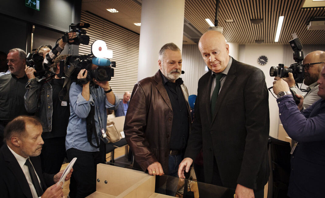 <p>Den tidligere politimannen Eirik Jensen ankommer rettsalen sammen med forsvarer Arild Holden. Rettskommentator Inge D. Hanssen sitter klar. Arkivfoto: Andrea Gjestvang</p> <p>Den tidligere politimannen Eirik Jensen ankommer rettsalen sammen med forsvarer Arild Holden. Rettskommentator Inge D. Hanssen sitter klar. Arkivfoto: Andrea Gjestvang</p>