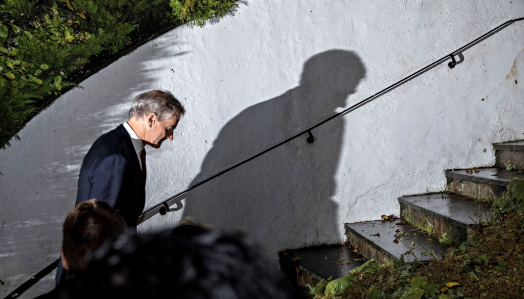 Arbeiderpartiets leder Jonas Gahr Støre på vei hjem etter en lang valgkveld og valgnatt. Foto: Aleksander Nordahl, DN. Arbeiderpartiets leder Jonas Gahr Støre på vei hjem etter en lang valgkveld og valgnatt. Foto: Aleksander Nordahl, DN.