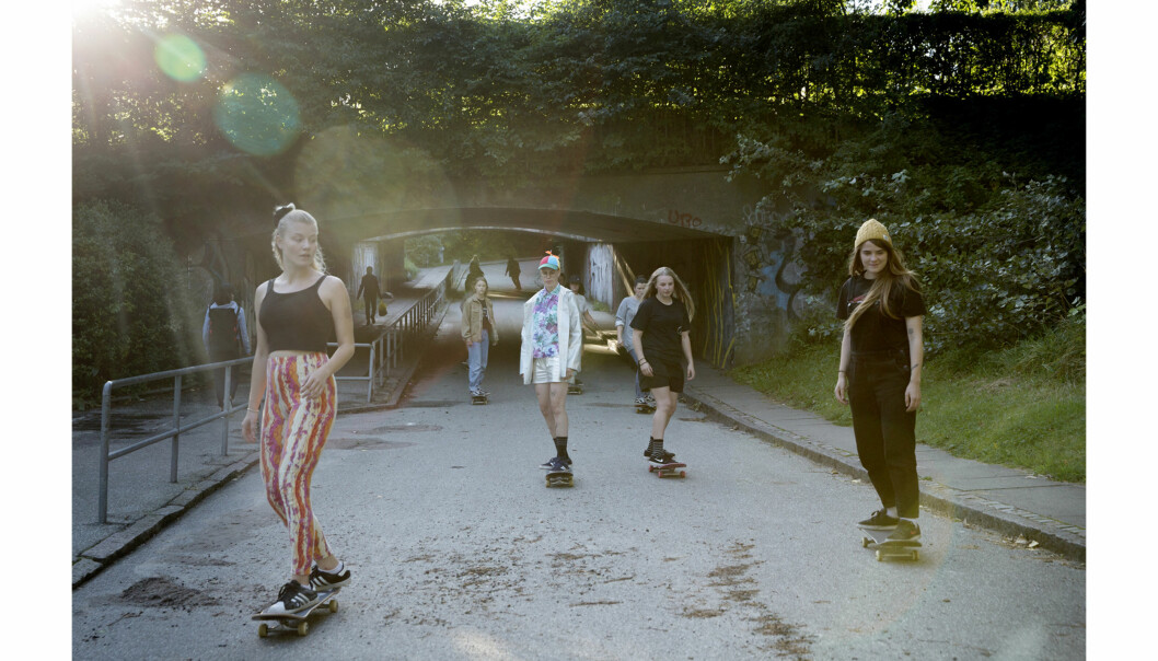 «Man føler at man flyr», sier Signe (24) i midten. Skategruppen er på roadtrip og har tatt en stopp i Århus. Foto: Maud Lervik, Politiken