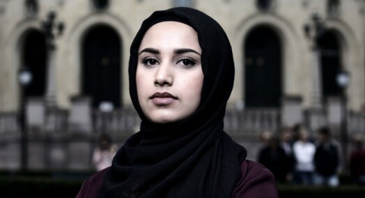 – Det kan ikke handle om innholdet, sier kringkastingssjefen om 3.600 hijabklager