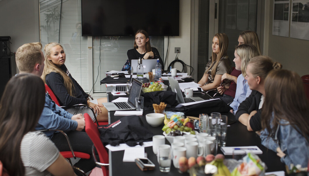 Klubbrepresentanter fra NJ Student møtes til årsmøte. F.v. Maria Lervik, Lars Hægeland, Oda Viken, Trude Furuly, Amanda Åsberg, Elise Rønningen, Christine Johnsen, Karl Erik Andresen og Cecilie Anderssen. Foto: Andrea Gjestvang Klubbrepresentanter fra NJ Student møtes til årsmøte. F.v. Maria Lervik, Lars Hægeland, Oda Viken, Trude Furuly, Amanda Åsberg, Elise Rønningen, Christine Johnsen, Karl Erik Andresen og Cecilie Anderssen. Foto: Andrea Gjestvang