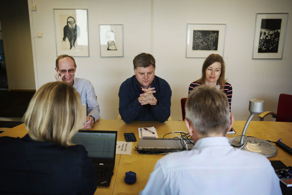 F.v. advokat og rådgiver i NJ Ketil Heyerdahl, leder i NJ i NRK Richard Aune og Mari Rollag Evensen i NRKJ-styret og i forhandlingsutvalget, møter representanter fra NRK sitt forhandlingsutvalg. Foto: Andrea Gjestvang F.v. advokat og rådgiver i NJ Ketil Heyerdahl, leder i NJ i NRK Richard Aune og Mari Rollag Evensen i NRKJ-styret og i forhandlingsutvalget, møter representanter fra NRK sitt forhandlingsutvalg. Foto: Andrea Gjestvang