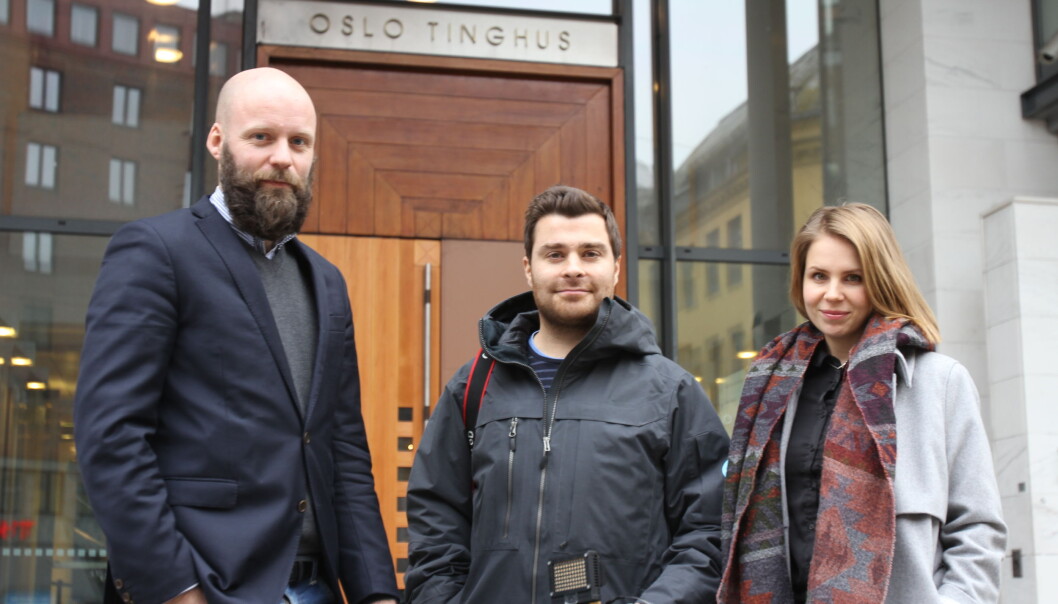 Journalisten møter NRK-journalistene (f.v) Runar Henriksen Jørstad, Martin Giæver og Irina Tjelle i Oslo tingrett under Eirik Jensen-saken. Foto: Angelica Hagen. Journalisten møter NRK-journalistene (f.v) Runar Henriksen Jørstad, Martin Giæver og Irina Tjelle i Oslo tingrett under Eirik Jensen-saken. Foto: Angelica Hagen.