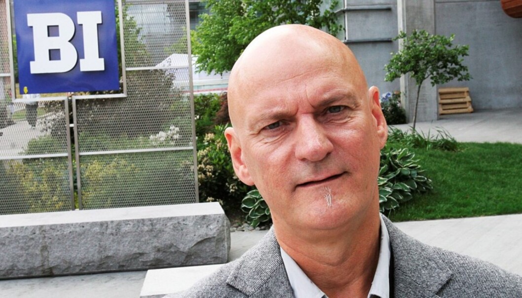 Jo Bech-Karlsen utenfor sin arbeidsplass Handelshøyskolen BI. Arkivfoto: Birgit Dannenberg Jo Bech-Karlsen utenfor sin arbeidsplass Handelshøyskolen BI. Arkivfoto: Birgit Dannenberg