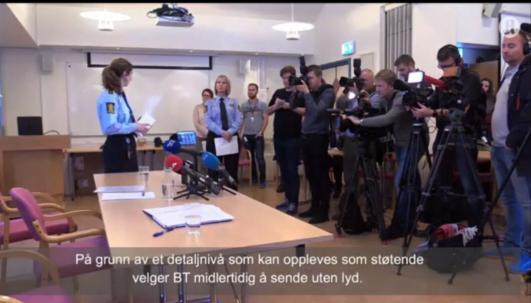 Da politiet viste deler av materialet de hadde beslaglagt valgte Bergens Tidende å heller filme pressefolkene som var tilstede på pressekonferansen, samt at de slo av lyden. Skjermdump: Bergens Tidende Da politiet viste deler av materialet de hadde beslaglagt valgte Bergens Tidende å heller filme pressefolkene som var tilstede på pressekonferansen, samt at de slo av lyden. Skjermdump: Bergens Tidende