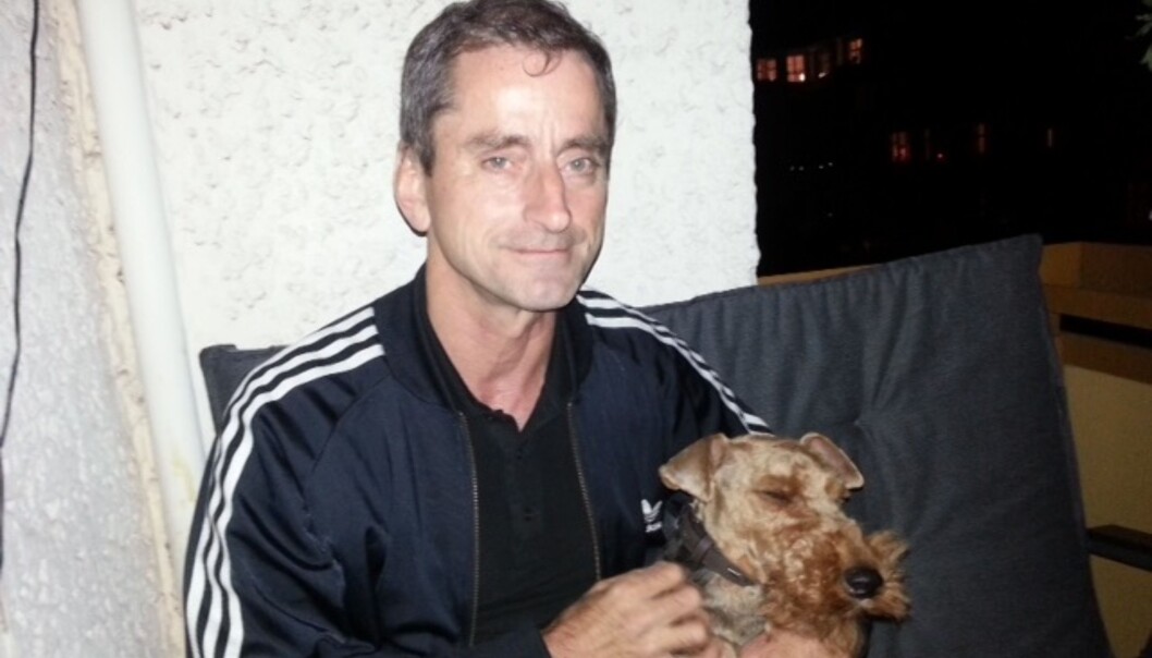 Tidligere klubbleder Håkon Letvik er blant de 17 som har valgt å gå av med førtidspensjon. I disse dager kobler han av i Berlin. Her med welsh terrieren Moritz (5), som han passer for venner der. Foto: Privat Tidligere klubbleder Håkon Letvik er blant de 17 som har valgt å gå av med førtidspensjon. I disse dager kobler han av i Berlin. Her med welsh terrieren Moritz (5), som han passer for venner der. Foto: Privat