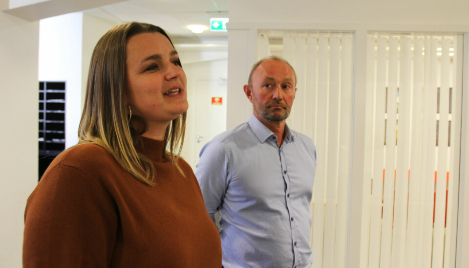 Påtroppende leder Hege Iren Frantzen og avtroppende leder Thomas Spence i Norsk Journalistlag. Foto: Martin Huseby Jensen