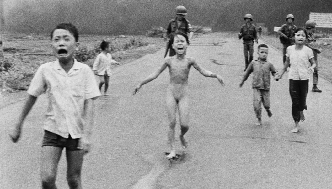 Dette bildet bryter med Facebooks retningslinjer om nakenhet. Det viser en gråtende Kim Phuc under Vietnamkrigen. Huden hennes brenner. Foto: Nick Ut/AP/NTB Scanpix Dette bildet bryter med Facebooks retningslinjer om nakenhet. Det viser en gråtende Kim Phuc under Vietnamkrigen. Huden hennes brenner. Foto: Nick Ut/AP/NTB Scanpix