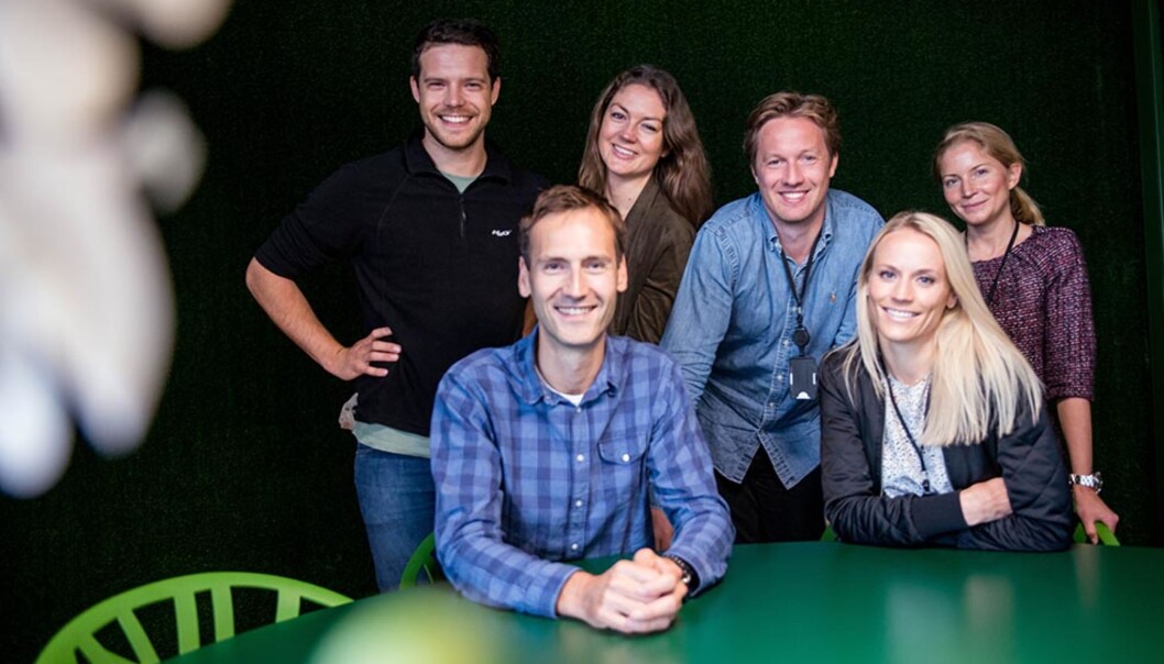 Aftenposten Brand Studio: Fra venstre produktutvikler Marcus Tøstie, innholdssjef Lars Magne Sunnanå, kommersiell rådgiver Elin Ellingsen, produksjonsleder Henrik Arneberg, kommersiell leder Oddrun Cecilie Svegaarden og innholdsprodusent Nicoline Haugsvær. Kampanjeleder/frontsjef Andreas Askehagen Kroken var ikke til stede da bildet ble tatt. Foto: Aftenposten Aftenposten Brand Studio: Fra venstre produktutvikler Marcus Tøstie, innholdssjef Lars Magne Sunnanå, kommersiell rådgiver Elin Ellingsen, produksjonsleder Henrik Arneberg, kommersiell leder Oddrun Cecilie Svegaarden og innholdsprodusent Nicoline Haugsvær. Kampanjeleder/frontsjef Andreas Askehagen Kroken var ikke til stede da bildet ble tatt. Foto: Aftenposten