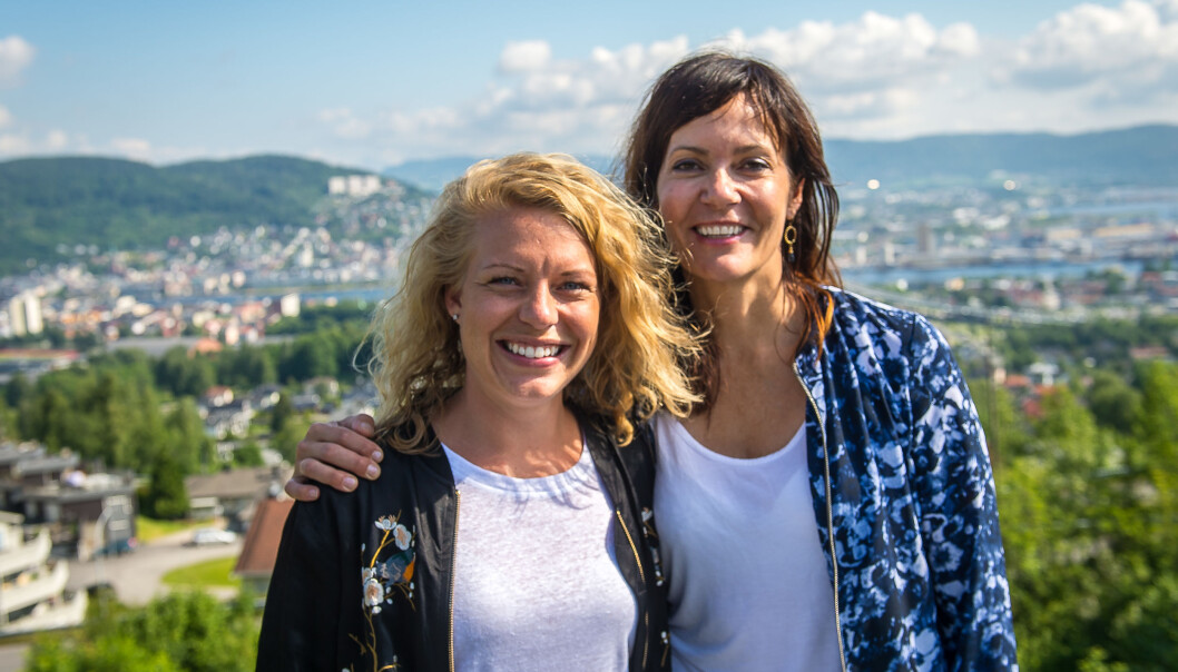 Kristin Monstad Lund (til høyre) er fornøyd med å ha fått på plass den siste redaktøren i sin redaktørgruppe. Foto: Drammens Tidende Kristin Monstad Lund (til høyre) er fornøyd med å ha fått på plass den siste redaktøren i sin redaktørgruppe. Foto: Drammens Tidende