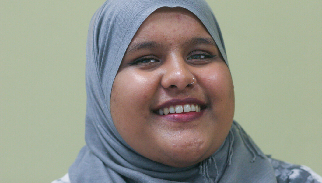 Fatima Iqbal skriver på Mediedebatt. Foto: Aslaug Olette Klausen. Fatima Iqbal skriver på Mediedebatt. Foto: Aslaug Olette Klausen.