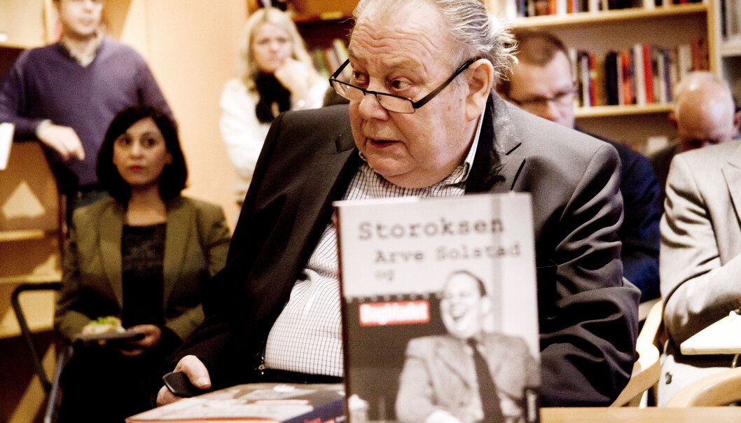 Tidligere Dagbladet-redaktør Arve Solstad i 2011 med biografien "Storoksen", forfattet av Christopher Hals Gylseth. Foto: Kathrine Geard Tidligere Dagbladet-redaktør Arve Solstad i 2011 med biografien "Storoksen", forfattet av Christopher Hals Gylseth. Foto: Kathrine Geard