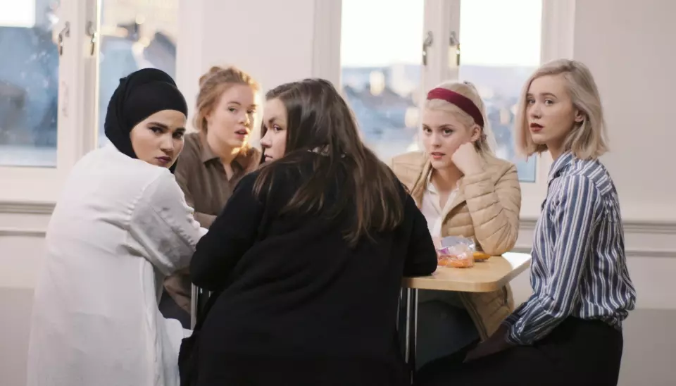 «Skam»-karakterene Sana, Eva, Chris, Vilde og Noora tar Norge med storm. Foto: NRK.