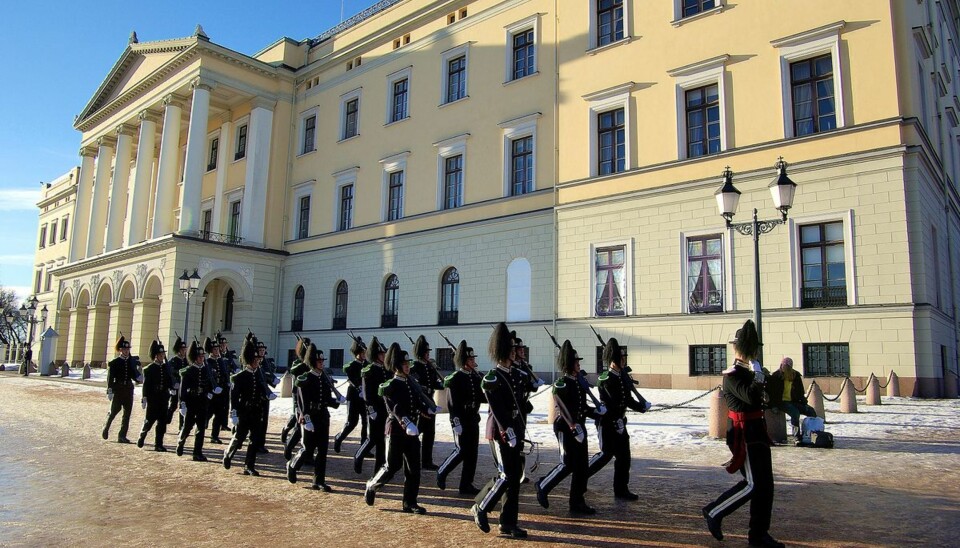 Vaktskifte ved Hans Majestet Kongens gardes foran Slottet. Foto: Bjørn Erik Pedersen/Wikimedia Commons