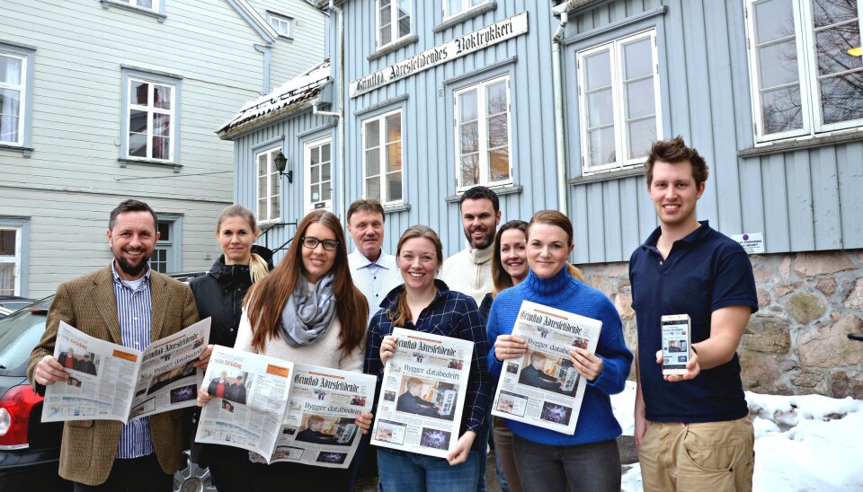 De ansatte i Grimstad Adressetidende gleder seg over vekst i opplaget i 2015. Fra venstre: Redaktør Peer L. Andreassen, journalist Gro A. Berg, journalist Camilla Hovstø, disponent Rune Bjørn Hansen, journalist Anna Torp Kvasjord, journalist Kjetil Karlsen, markedskonsulent Silje Johnsen, journalist og vaktsjef Janicke Yttervik og salgsleder Vegard Stana. Martin Haugen og Svein Per Hardeberg var ikke til stede. Foto: Trond Audun Berg De ansatte i Grimstad Adressetidende gleder seg over vekst i opplaget i 2015. Fra venstre: Redaktør Peer L. Andreassen, journalist Gro A. Berg, journalist Camilla Hovstø, disponent Rune Bjørn Hansen, journalist Anna Torp Kvasjord, journalist Kjetil Karlsen, markedskonsulent Silje Johnsen, journalist og vaktsjef Janicke Yttervik og salgsleder Vegard Stana. Martin Haugen og Svein Per Hardeberg var ikke til stede. Foto: Trond Audun Berg