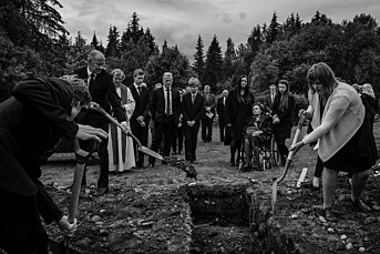Stein Jarle Bjørge fotograferte sin egen fars begravelse. Fredag ble bildet premiert