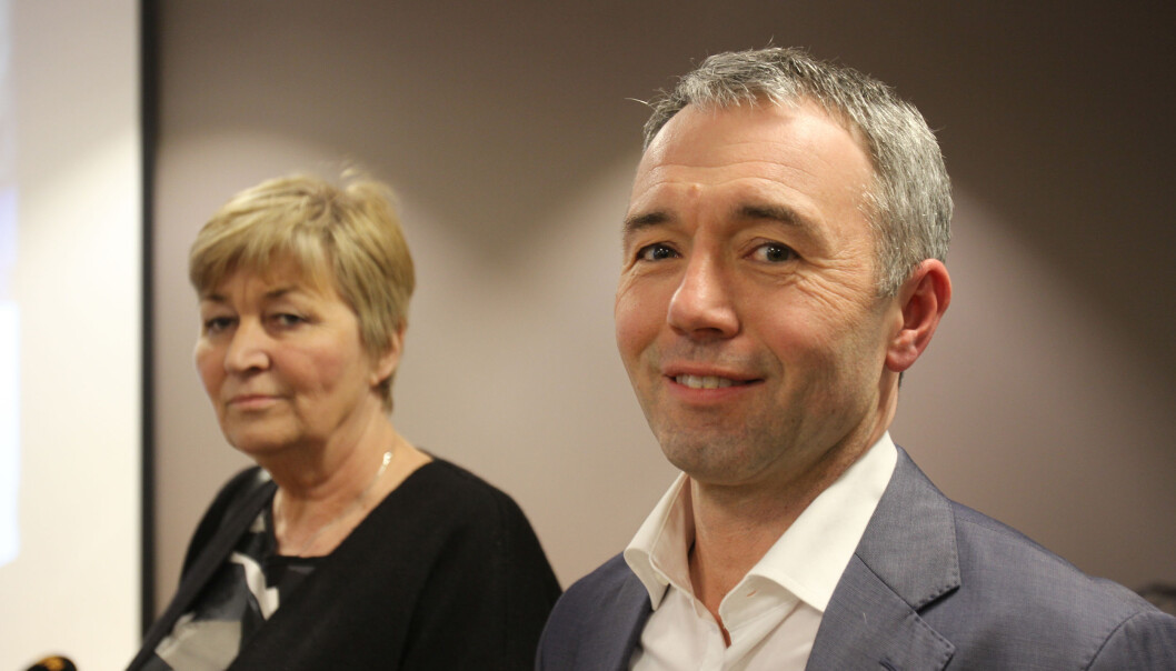 LO og Telenor vil forsøke å selge sentrale poster i Amedia for en høyere pris enn det Sparebankstiftelsen DNB ville betale. På bildet LO-leder Gerd Kristiansen og direktør André Støylen i Sparebankstiftelsen DNB. Foto: Martin Huseby Jensen LO og Telenor vil forsøke å selge sentrale poster i Amedia for en høyere pris enn det Sparebankstiftelsen DNB ville betale. På bildet LO-leder Gerd Kristiansen og direktør André Støylen i Sparebankstiftelsen DNB. Foto: Martin Huseby Jensen