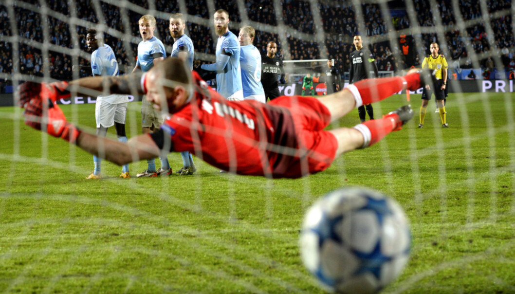 Bildet Delebekk nå har vunnet med er fra november og Champions League-kampen mellom Malmö FF - Paris Saint-Germain i Malmø. Her scorer PSGs Lucas Moura scorer lagets femte mål på Malmø-keeper Johan Wiland. Foto: Bjørn S. Delebekk, VG. Bildet Delebekk nå har vunnet med er fra november og Champions League-kampen mellom Malmö FF - Paris Saint-Germain i Malmø. Her scorer PSGs Lucas Moura scorer lagets femte mål på Malmø-keeper Johan Wiland. Foto: Bjørn S. Delebekk, VG.