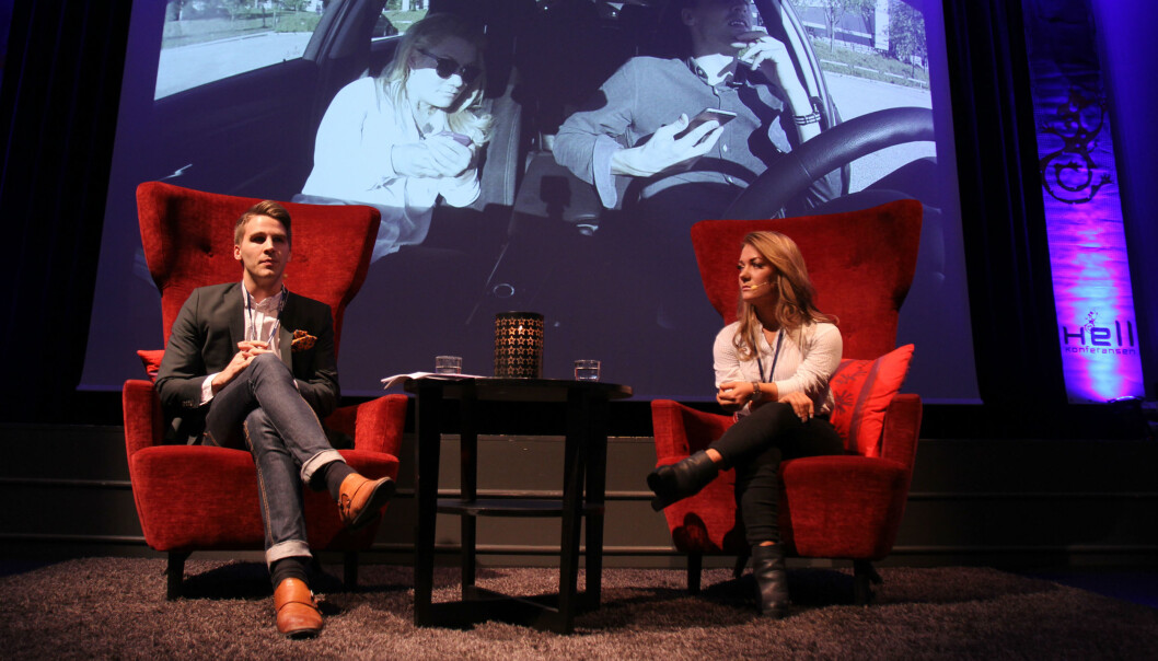 Programleder Håvard Kristoffersen Hansen og Sandra Borch under Hellkonferansen. Foto Martin Huseby Jensen Programleder Håvard Kristoffersen Hansen og Sandra Borch under Hellkonferansen. Foto Martin Huseby Jensen