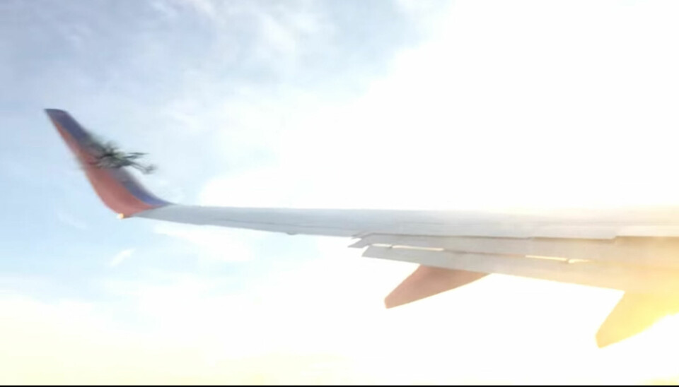 Dette bildet er en forfalskning og viser faktisk ikke en krasj mellom en drone og vingetuppen på et fly.