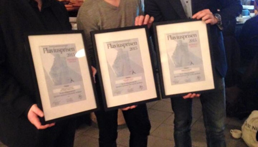 Prisvinner Vegard Venli (i midten) flankert av Tarjei Leer-Salvesen (venstre) og Bjørnar Moxnes. Foto: Norsk Presseforbund Prisvinner Vegard Venli (i midten) flankert av Tarjei Leer-Salvesen (venstre) og Bjørnar Moxnes. Foto: Norsk Presseforbund