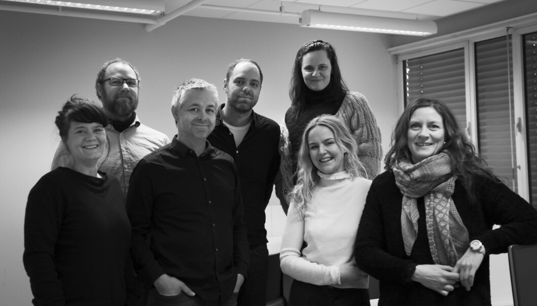 Foto- og videojuryene samlet før arbeidet. Foran fra venstre Linda Næsfeldt (Dagens Næringsliv), Håvard Bjelland (Bergens Tidende), Siv Johanne Seglem (Dagbladet), Mette Nyseter (Mastiff). Bak fra venstre Eivind Natvig (frilans), Anders Birch (frilans) og Miriam Dalsgaard (Politiken). Jonas Brenna (Aftenposten TV) i videojuryen var ikke til stede da bildet ble tatt. Foto: Charlotte Nexmark Foto- og videojuryene samlet før arbeidet. Foran fra venstre Linda Næsfeldt (Dagens Næringsliv), Håvard Bjelland (Bergens Tidende), Siv Johanne Seglem (Dagbladet), Mette Nyseter (Mastiff). Bak fra venstre Eivind Natvig (frilans), Anders Birch (frilans) og Miriam Dalsgaard (Politiken). Jonas Brenna (Aftenposten TV) i videojuryen var ikke til stede da bildet ble tatt. Foto: Charlotte Nexmark