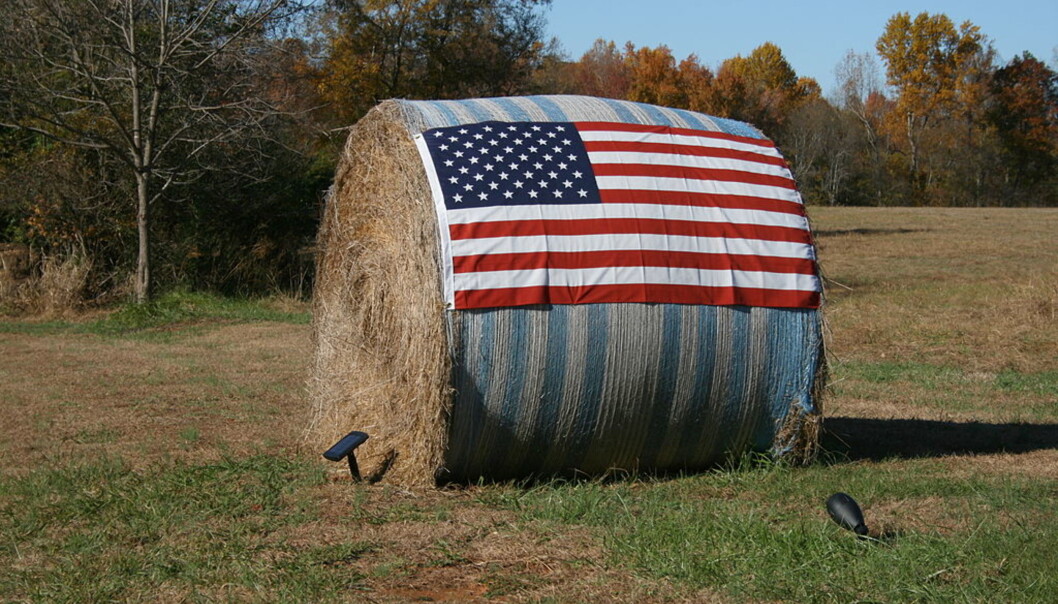 Høyball i North Carolina, opplyst om natta av solcellelamper. Foto: Wikimedia Commons Høyball i North Carolina, opplyst om natta av solcellelamper. Foto: Wikimedia Commons