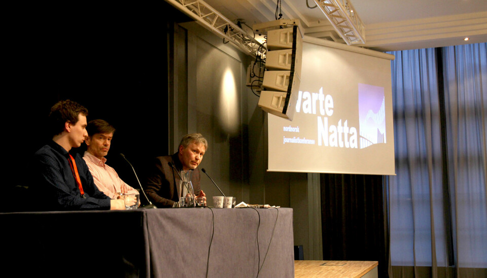 Kommentator Skjalg Fjellheim i Nordlys (til høyre) i panel sammen med journalist Tarjei Abelsen fra NRK Finnmark (til venstre) og sosiolog Kjetil Rolness. Foto: Glenn Slydal Johansen