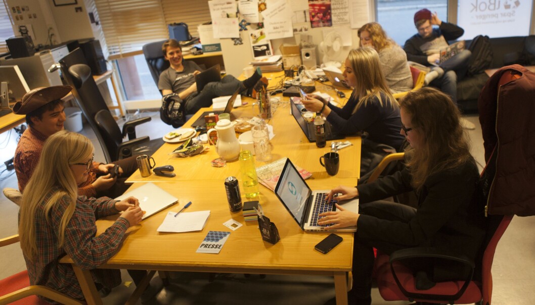 De frivillige studentene i Under Dusken jobber videre mens de avventer eiersituasjonen. Foto: Under Dusken De frivillige studentene i Under Dusken jobber videre mens de avventer eiersituasjonen. Foto: Under Dusken