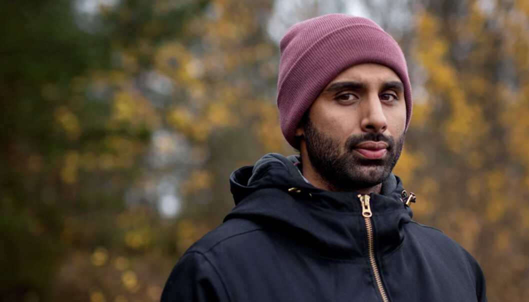 Khan Farooq forteller at han som filmregissør grep sjansen da han ble med på turen til Sverige sammen med 18-åringen som ville tilslutte seg IS. Det gjorde han trolig også dagen etter da han skrev om pågripelsen av samme person. Foto: Margit Selsjord Khan Farooq forteller at han som filmregissør grep sjansen da han ble med på turen til Sverige sammen med 18-åringen som ville tilslutte seg IS. Det gjorde han trolig også dagen etter da han skrev om pågripelsen av samme person. Foto: Margit Selsjord