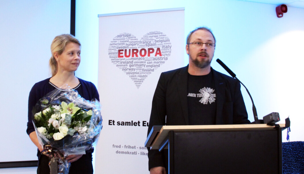 Eva Aalberg Undheim og Kato Nykvist tok lørdag i mot prisen fra Europabevegelsen. Foto: Europabevegelsen Eva Aalberg Undheim og Kato Nykvist tok lørdag i mot prisen fra Europabevegelsen. Foto: Europabevegelsen