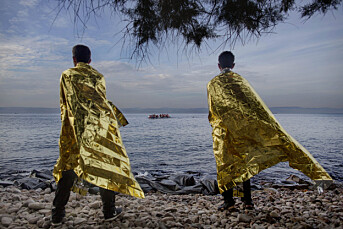 Flyktningene vet at mediene venter dem på Lesbos