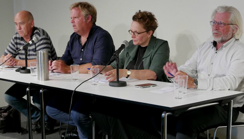 Debattmøte på Litteraturhuset i regi av NJ/frilans Oslo. Fv debattleder Paul Torvik Nilsen, Jon Wessel-Aas, Gry Egenes, Helge Øgrim. Foto: Lars Akerhaug. Debattmøte på Litteraturhuset i regi av NJ/frilans Oslo. Fv debattleder Paul Torvik Nilsen, Jon Wessel-Aas, Gry Egenes, Helge Øgrim. Foto: Lars Akerhaug.