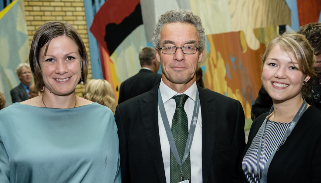 Miljøpartiet De Grønnes representant Rasmus Hansson i midten, her flankert av Hanna E. Marcussen (til venstre) og Une A. Bastholm ved Stortingets åpning for to år siden. Foto: Miljøpartiet De Grønne/Flickr.com Miljøpartiet De Grønnes representant Rasmus Hansson i midten, her flankert av Hanna E. Marcussen (til venstre) og Une A. Bastholm ved Stortingets åpning for to år siden. Foto: Miljøpartiet De Grønne/Flickr.com