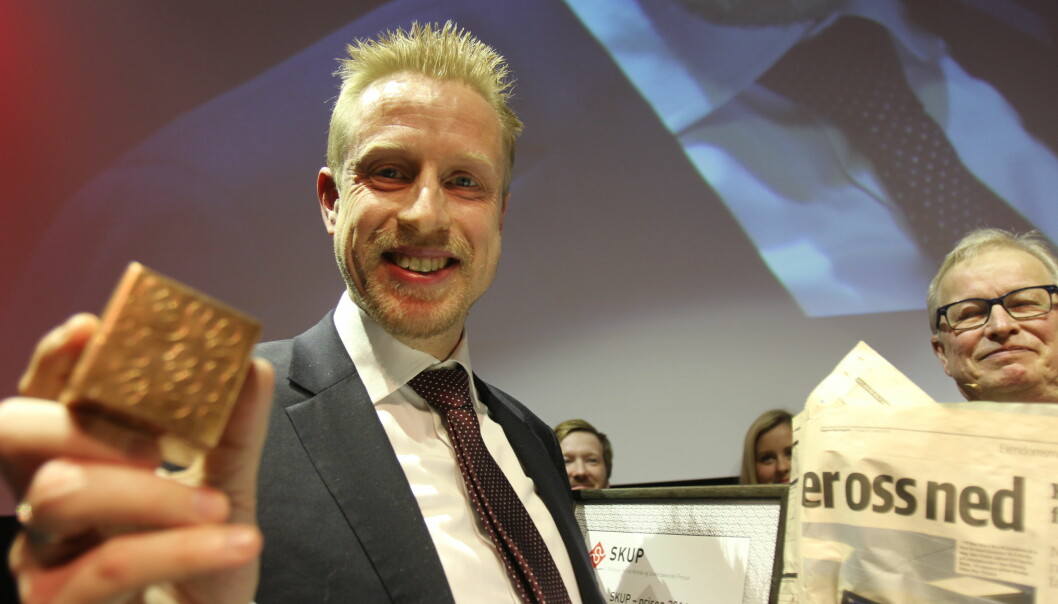 Dagblad-journalist Kristoffer Egeberg mottar Skup-prisen. Foto: Martin Huseby Jensen