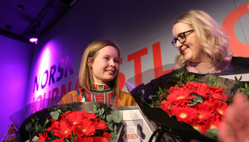 Maria Mikkelsen (t.v.) og Synnøve Åsebø i VG ble hedret med den høyesthengende norske journalistprisen onsdag. Foto: Martin Huseby Jensen