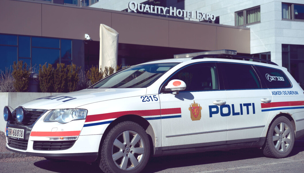 Politiet patruljerer i og utenfor hotellet der NJ avholder sitt landsmøte. Foto: Helge Øgrim Politiet patruljerer i og utenfor hotellet der NJ avholder sitt landsmøte. Foto: Helge Øgrim