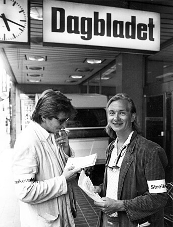 Her er Tom Stalsberg (til venstre) sammen med Trygve Aas Olsen under avisstreiken i 1990. Foto: Kathrine Geard Her er Tom Stalsberg (til venstre) sammen med Trygve Aas Olsen under avisstreiken i 1990. Foto: Kathrine Geard