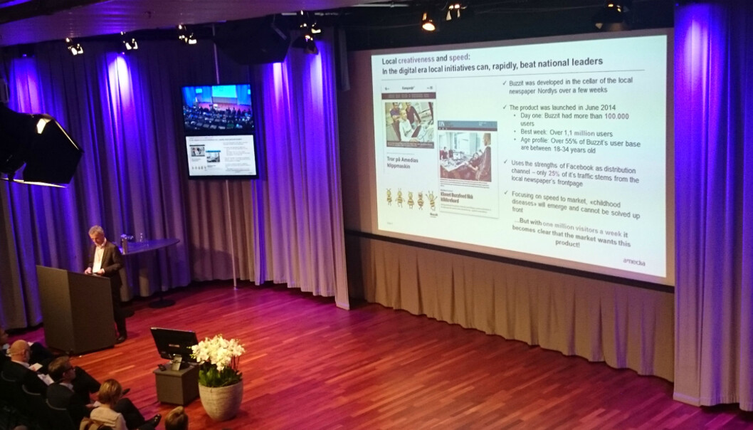 Konsernsjef Are Stokstad viste fram medieklippene «Tror på Amedias klippmaskin» og «Klonet Buzzfeed fikk klikkrekord» på digitalkonferanse. Foto: Glenn Slydal Johansen Konsernsjef Are Stokstad viste fram medieklippene «Tror på Amedias klippmaskin» og «Klonet Buzzfeed fikk klikkrekord» på digitalkonferanse. Foto: Glenn Slydal Johansen