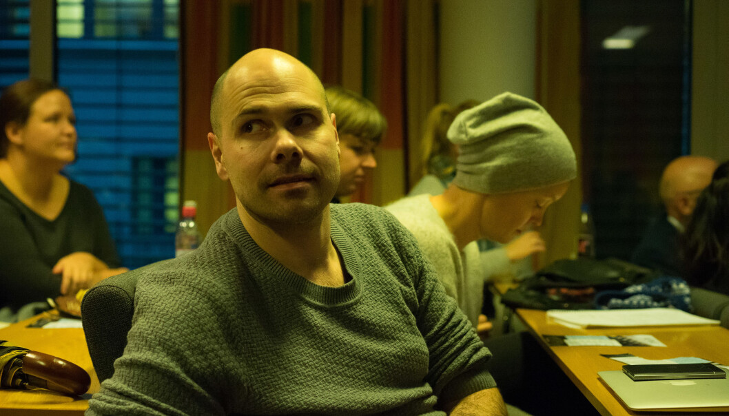 Anders Opdahl virket ettertenksom før han skulle forsvare og forklare Buzzit på NONA-møtet. Foto: Helge Øgrim Anders Opdahl virket ettertenksom før han skulle forsvare og forklare Buzzit på NONA-møtet. Foto: Helge Øgrim